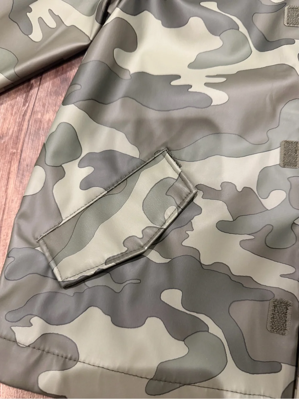 NEW! Old Navy Hooded Rain Coat Size 3T in Olive Camouflage Size 3T